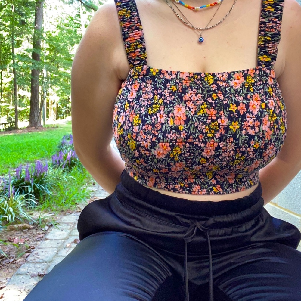 American Eagle Floral Crop Top Size Small in Excellent/Like New Condition